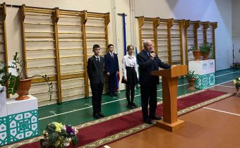 Торжественная линейка: церемония поднятия флагов Российской Федерации и Республики Башкортостан