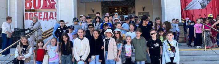 Наступило долгожданное лето, наши ребята отправились на каникулы! А самые активные пришли в лагерь!